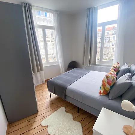 Apartment New Cozy In Porte De Hal Brussels