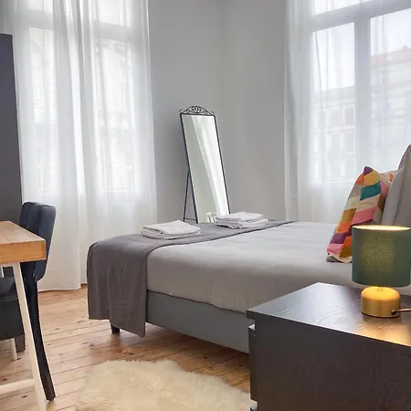 New Cozy In Porte De Hal Apartment Brussels